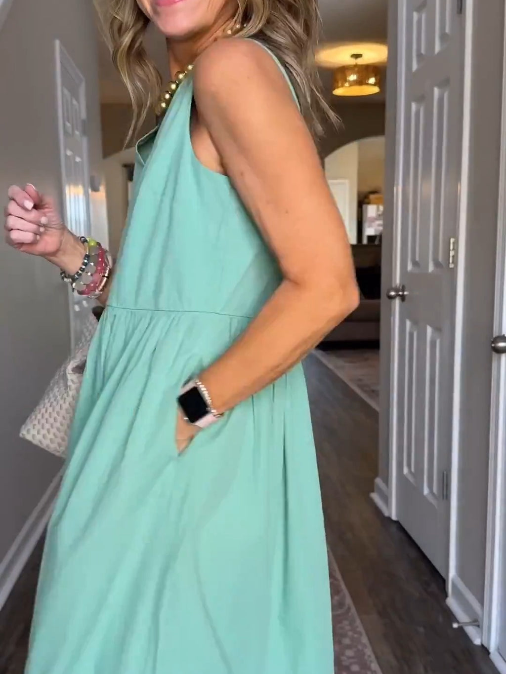 Women's Sleeveless Pleated Hem Midi Dress