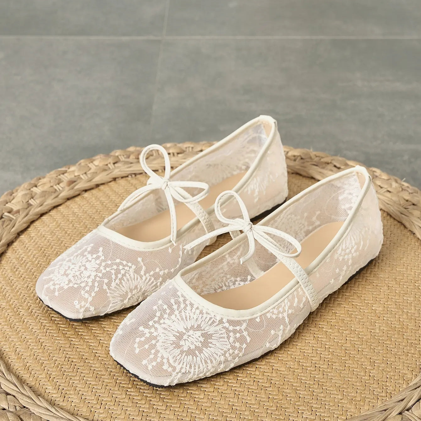 Bow Accent & Charming Embroidery Square Toe Mesh Women's Flat