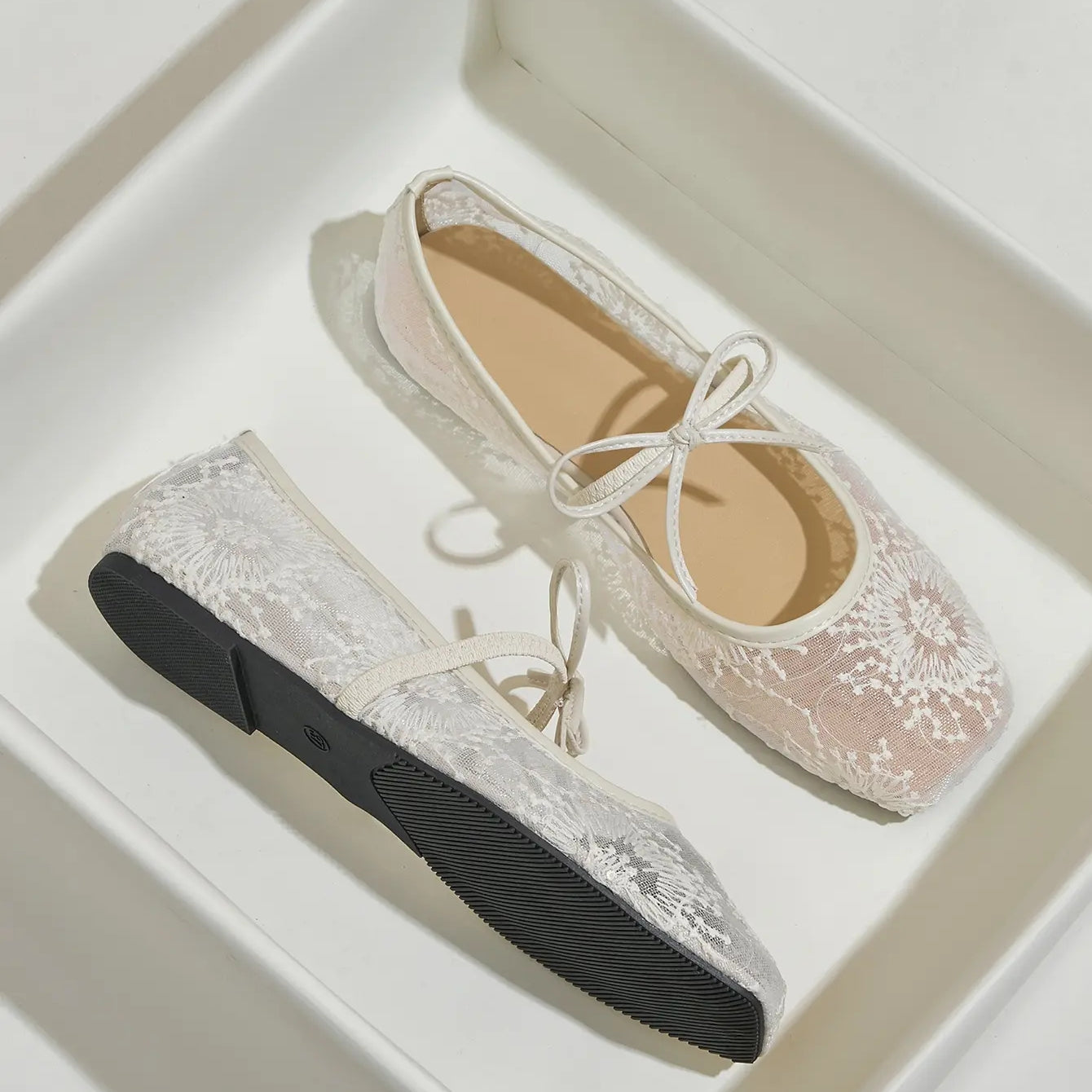 Bow Accent & Charming Embroidery Square Toe Mesh Women's Flat