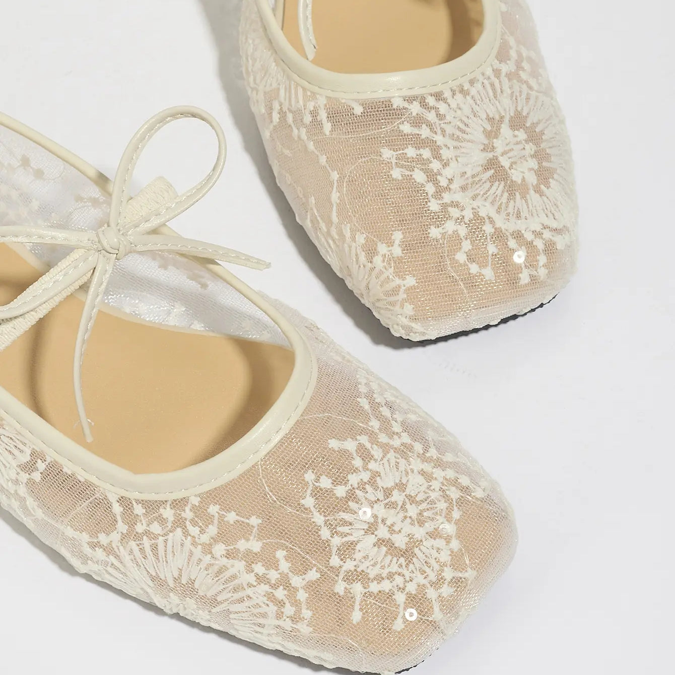 Bow Accent & Charming Embroidery Square Toe Mesh Women's Flat