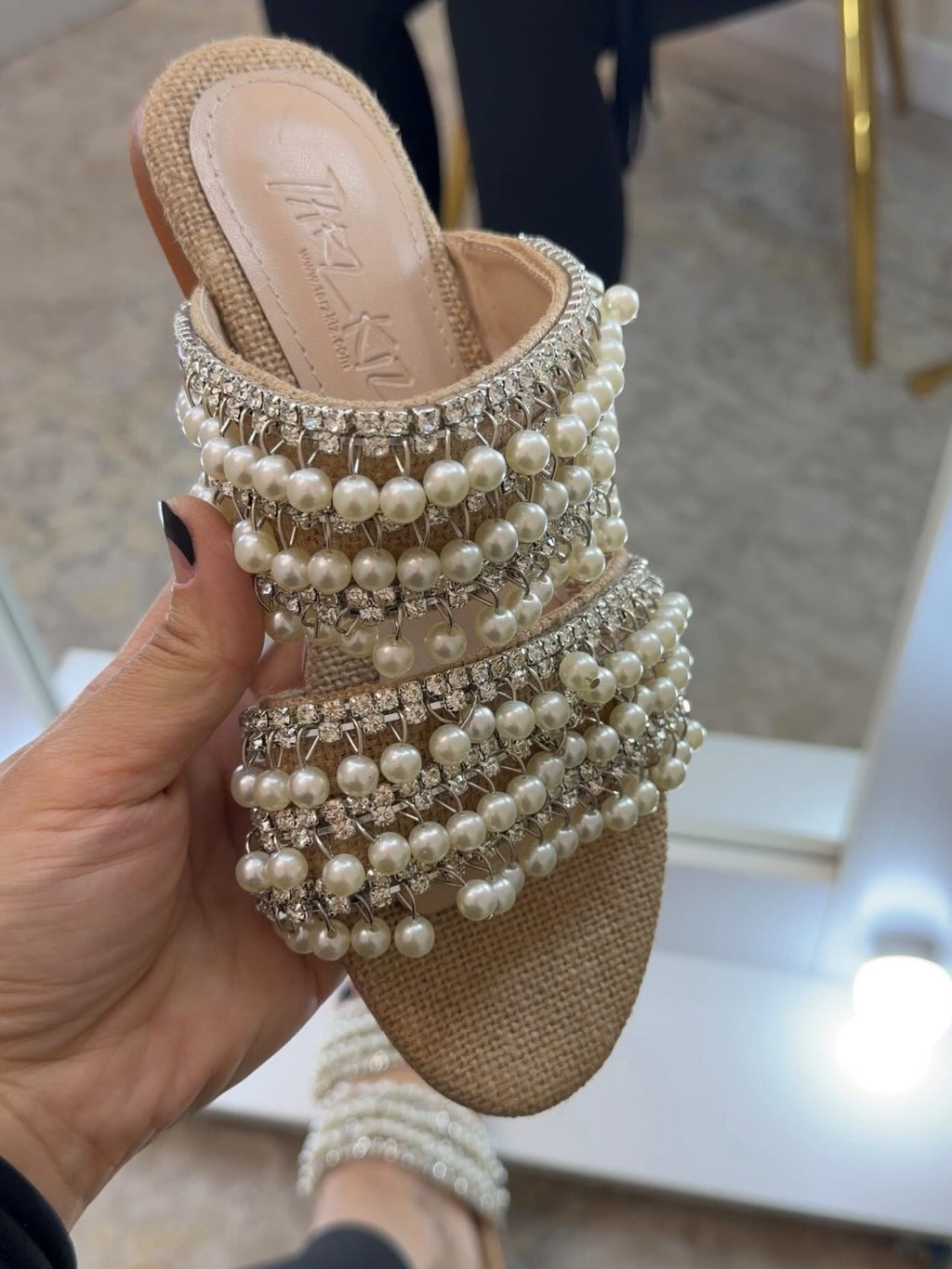 Gorgeous Rhinestone And Pearl Slippers